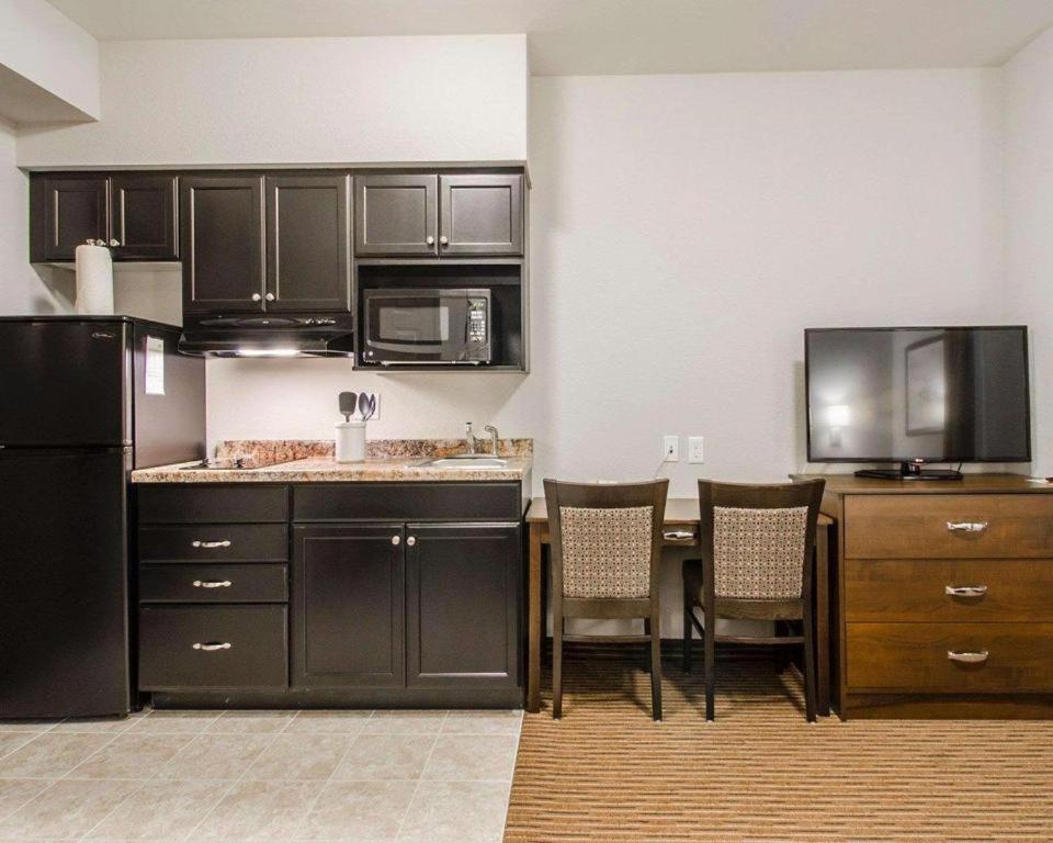 Royal Suites Estevan Екстер'єр фото