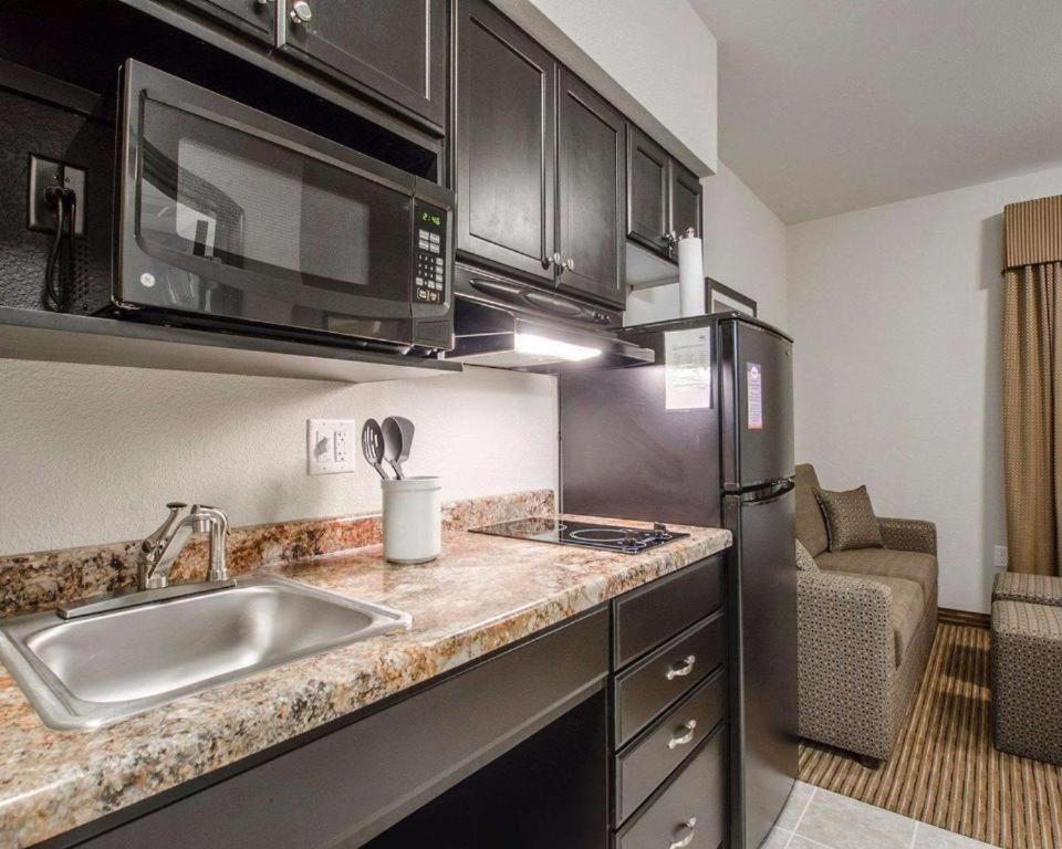 Royal Suites Estevan Екстер'єр фото